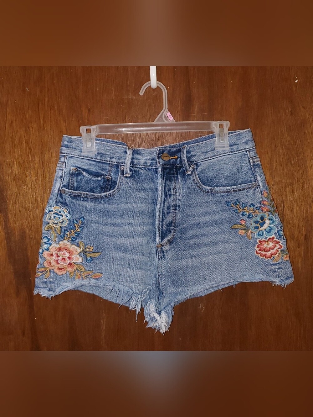 Driftwood Floral Embroidered Light Blue Denim Shorts Sz 28